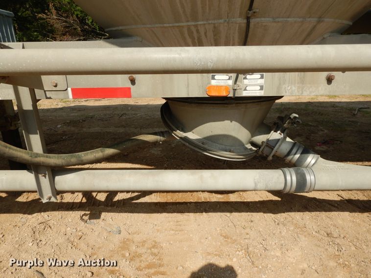 image for item DG7830 1997 Heil pneumatic dry bulk trailer