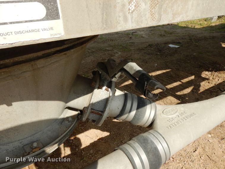 image for item DG7830 1997 Heil pneumatic dry bulk trailer