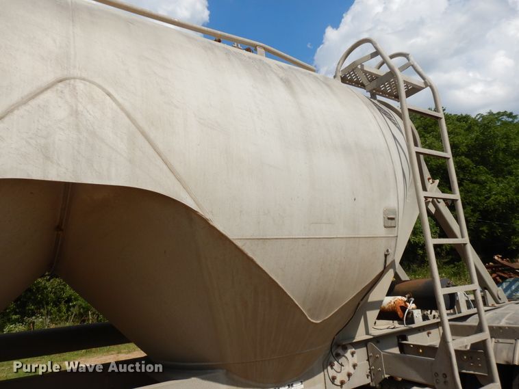 image for item DG7830 1997 Heil pneumatic dry bulk trailer