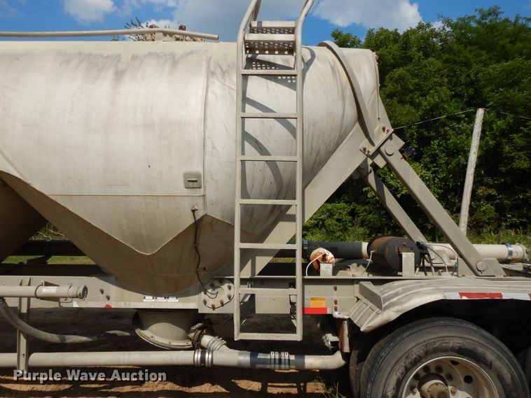 image for item DG7830 1997 Heil pneumatic dry bulk trailer