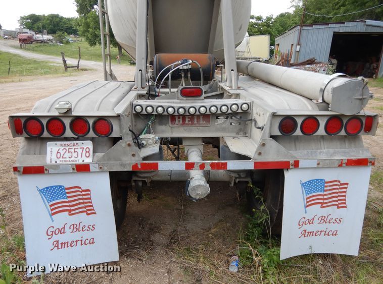 image for item DG7830 1997 Heil pneumatic dry bulk trailer