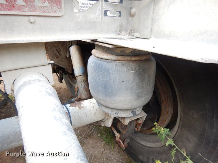 image for item DG7830 1997 Heil pneumatic dry bulk trailer