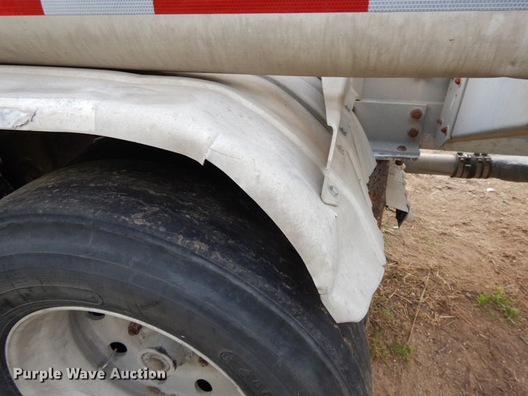 image for item DG7830 1997 Heil pneumatic dry bulk trailer