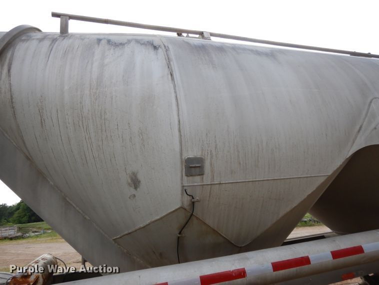 image for item DG7830 1997 Heil pneumatic dry bulk trailer