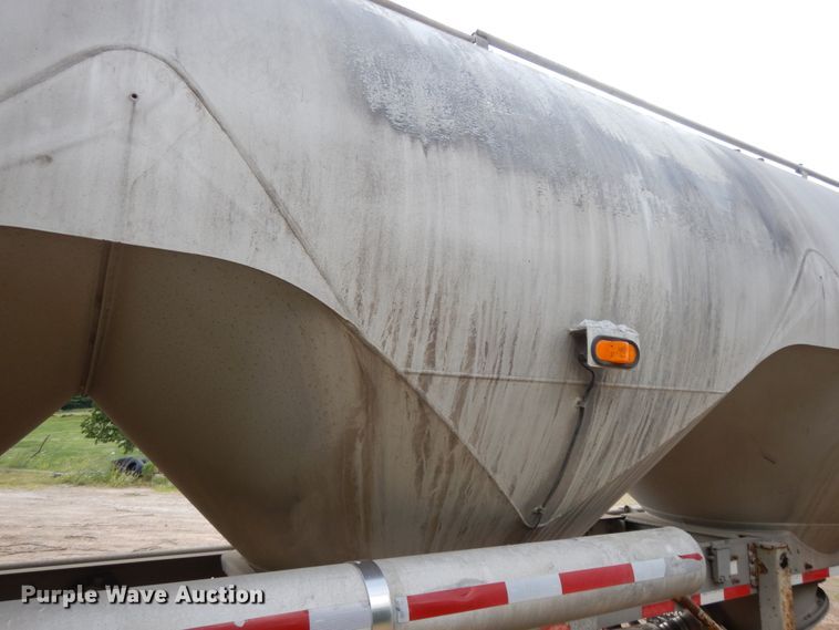 image for item DG7830 1997 Heil pneumatic dry bulk trailer