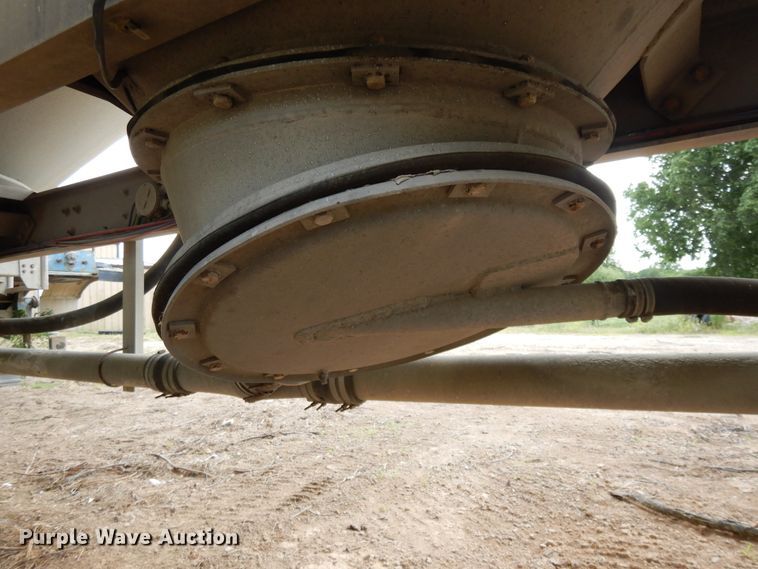 image for item DG7830 1997 Heil pneumatic dry bulk trailer