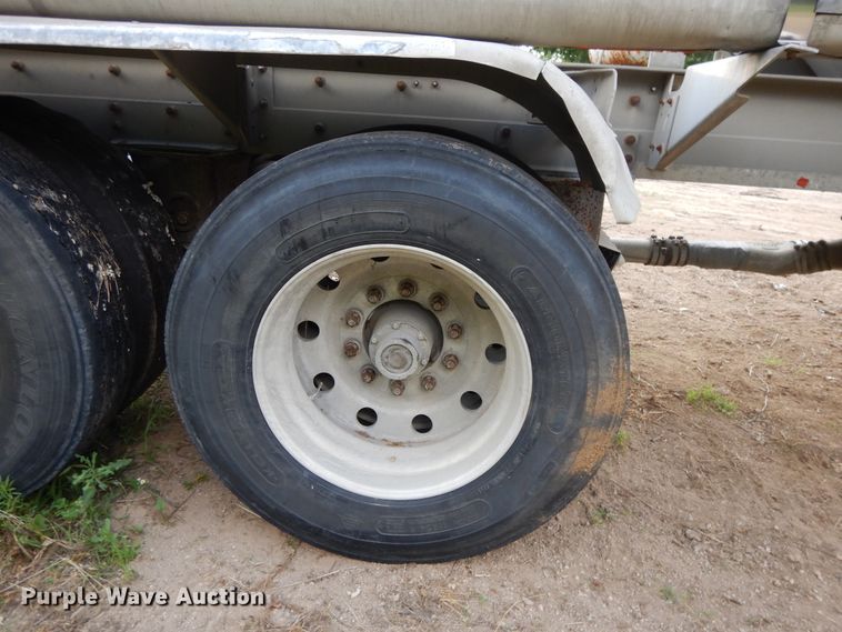 image for item DG7830 1997 Heil pneumatic dry bulk trailer