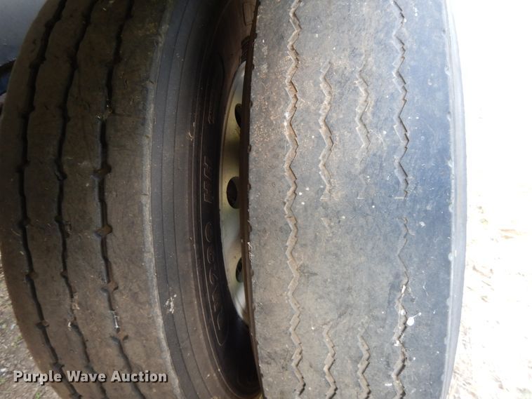 image for item DG7830 1997 Heil pneumatic dry bulk trailer