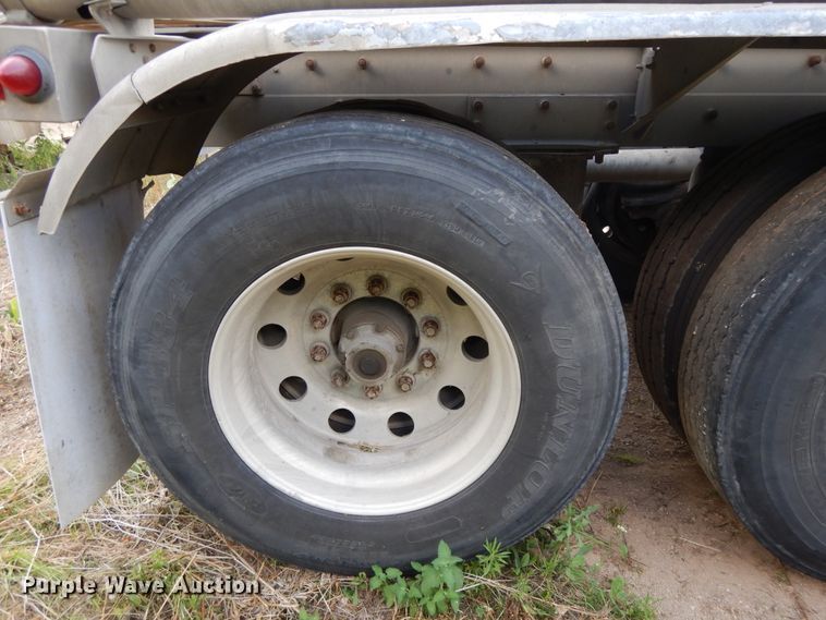 image for item DG7830 1997 Heil pneumatic dry bulk trailer