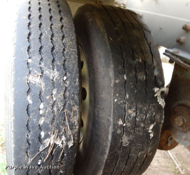 image for item DG7830 1997 Heil pneumatic dry bulk trailer