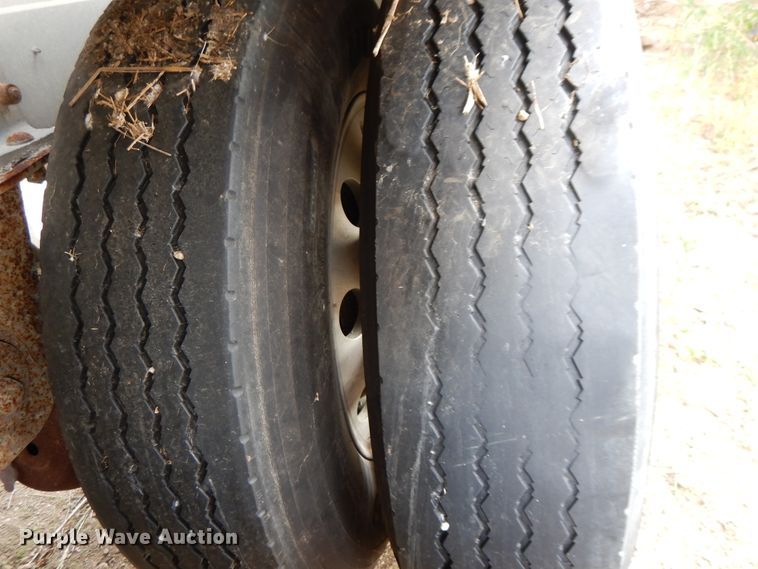 image for item DG7830 1997 Heil pneumatic dry bulk trailer