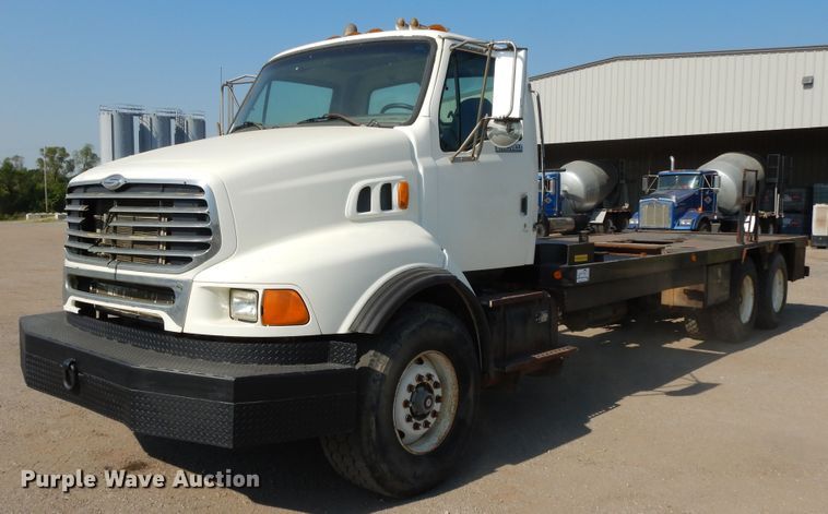 image for item DG7831 1998 Ford Louisville  flatbed truck