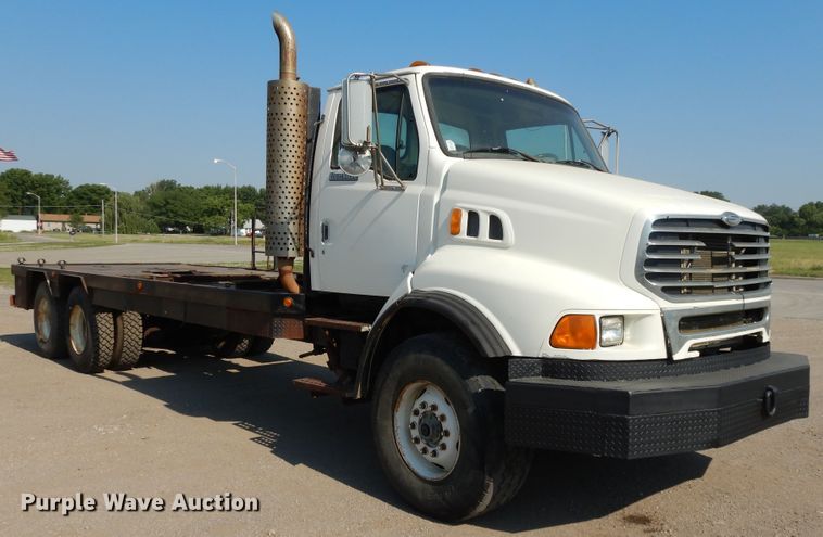 image for item DG7831 1998 Ford Louisville  flatbed truck