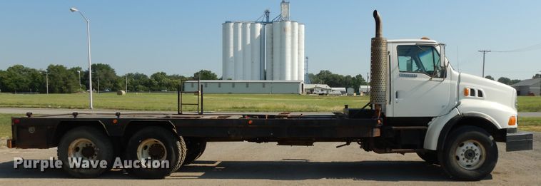 image for item DG7831 1998 Ford Louisville  flatbed truck