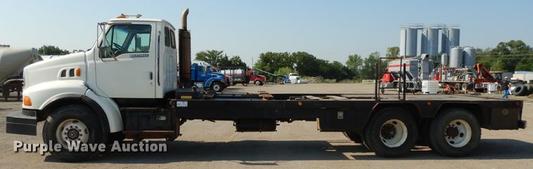 image for item DG7831 1998 Ford Louisville  flatbed truck