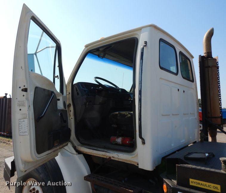 image for item DG7831 1998 Ford Louisville  flatbed truck