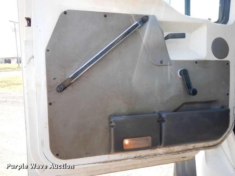 image for item DG7831 1998 Ford Louisville  flatbed truck