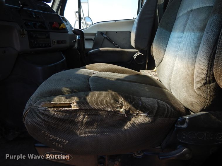 image for item DG7831 1998 Ford Louisville  flatbed truck