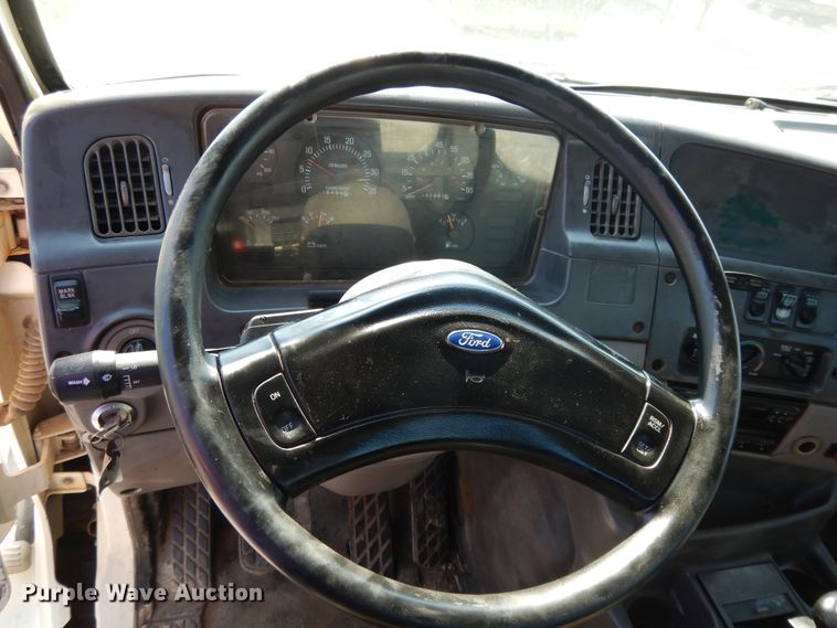 image for item DG7831 1998 Ford Louisville  flatbed truck