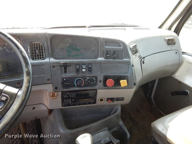 image for item DG7831 1998 Ford Louisville  flatbed truck