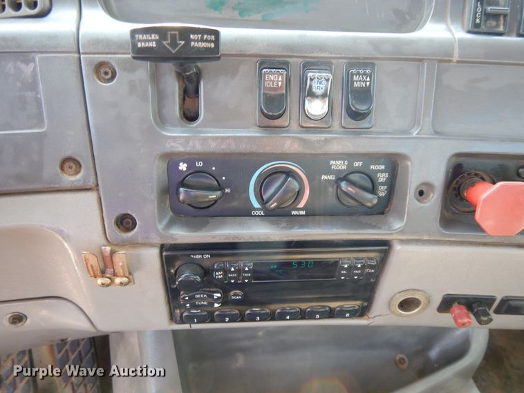 image for item DG7831 1998 Ford Louisville  flatbed truck