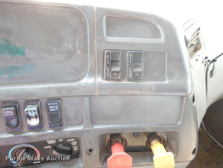 image for item DG7831 1998 Ford Louisville  flatbed truck