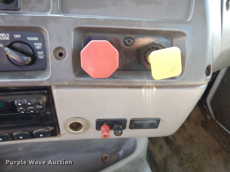 image for item DG7831 1998 Ford Louisville  flatbed truck