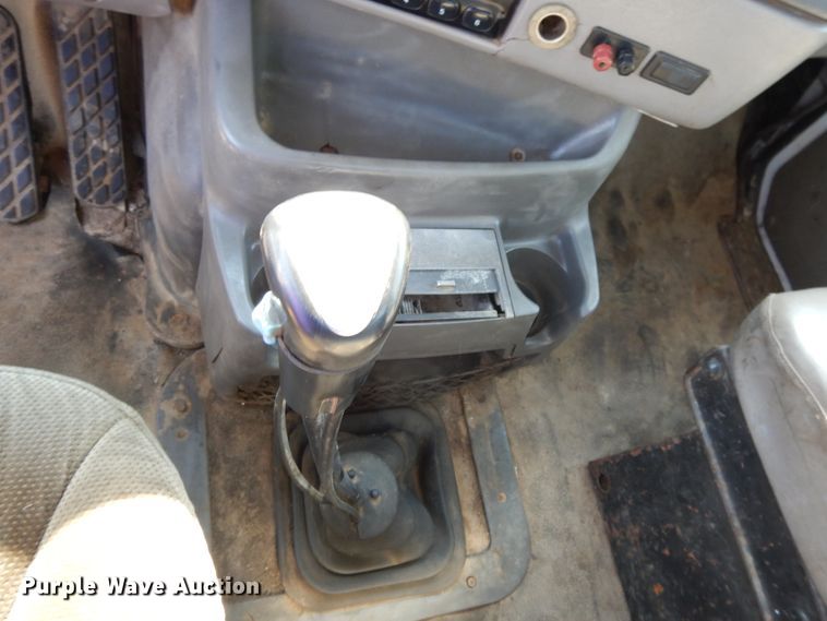 image for item DG7831 1998 Ford Louisville  flatbed truck