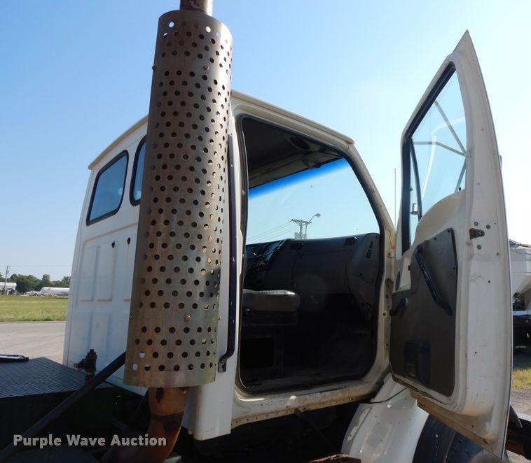 image for item DG7831 1998 Ford Louisville  flatbed truck