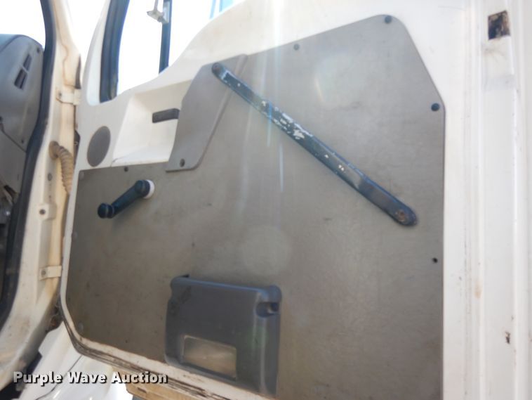 image for item DG7831 1998 Ford Louisville  flatbed truck