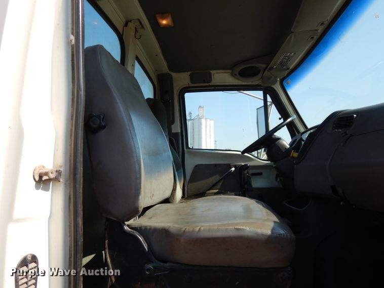 image for item DG7831 1998 Ford Louisville  flatbed truck