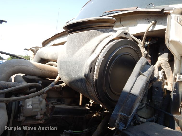 image for item DG7831 1998 Ford Louisville  flatbed truck