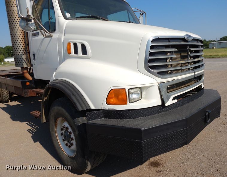 image for item DG7831 1998 Ford Louisville  flatbed truck