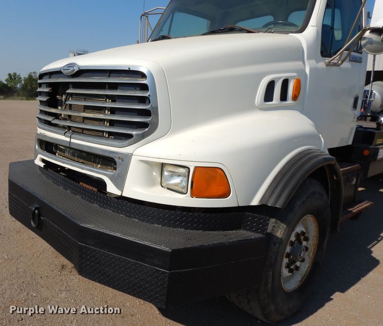 image for item DG7831 1998 Ford Louisville  flatbed truck