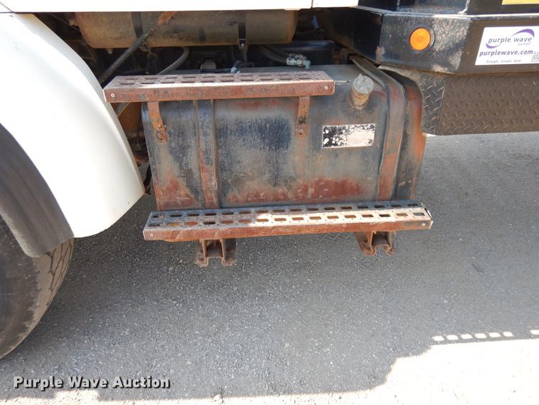 image for item DG7831 1998 Ford Louisville  flatbed truck