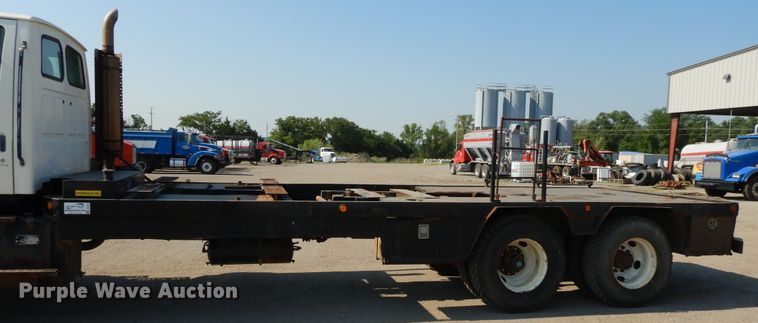 image for item DG7831 1998 Ford Louisville  flatbed truck