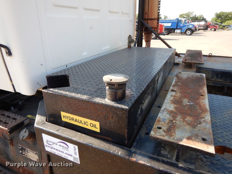 image for item DG7831 1998 Ford Louisville  flatbed truck