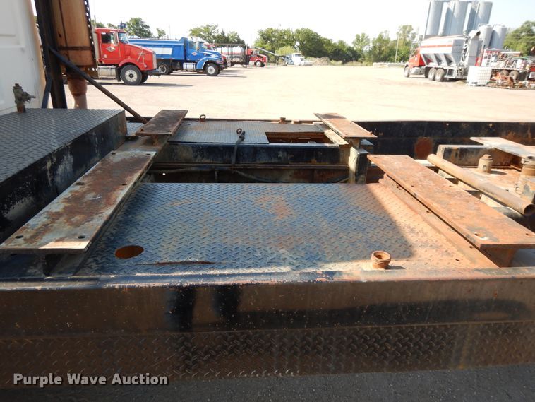 image for item DG7831 1998 Ford Louisville  flatbed truck