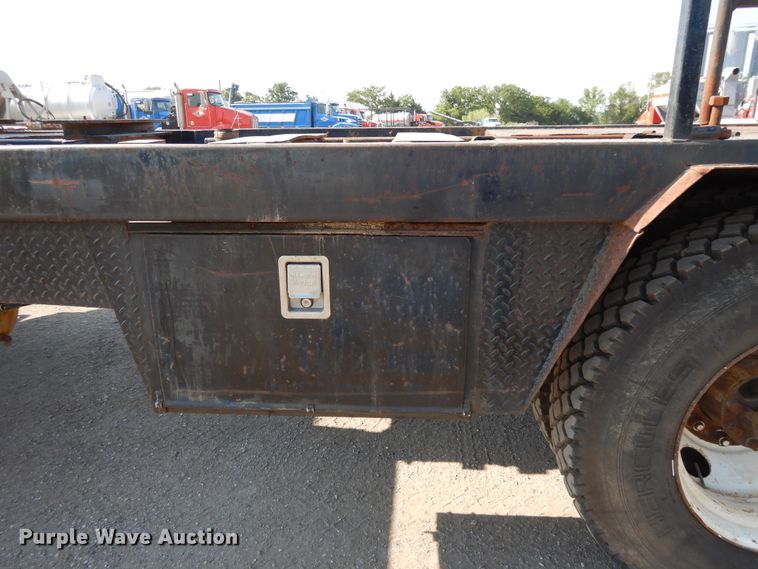 image for item DG7831 1998 Ford Louisville  flatbed truck