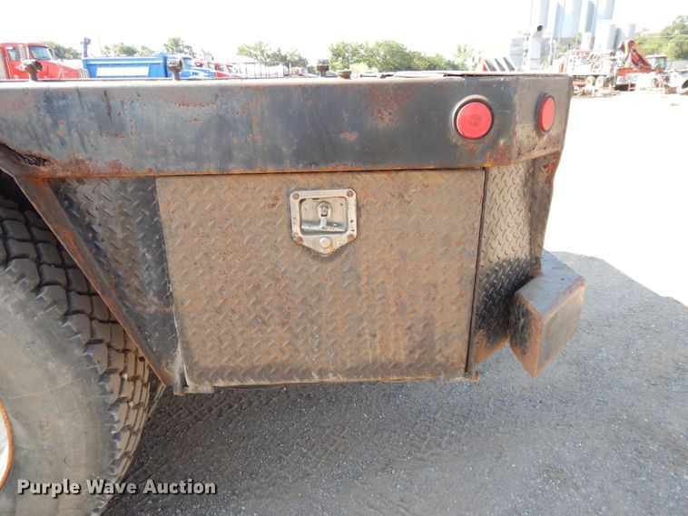 image for item DG7831 1998 Ford Louisville  flatbed truck