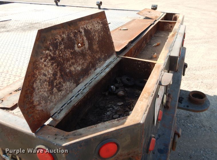 image for item DG7831 1998 Ford Louisville  flatbed truck