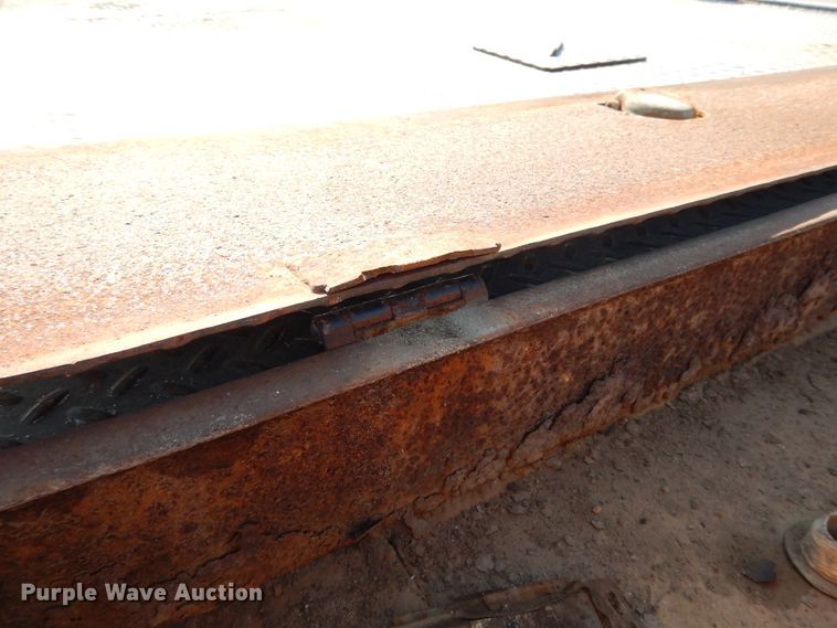 image for item DG7831 1998 Ford Louisville  flatbed truck