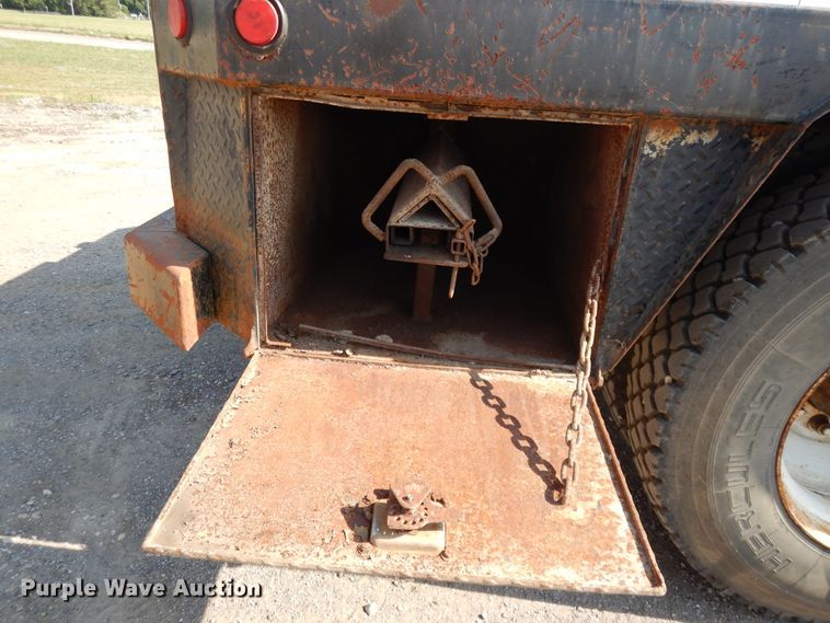 image for item DG7831 1998 Ford Louisville  flatbed truck