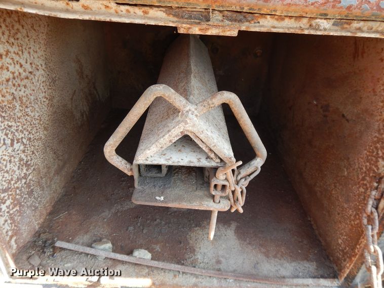 image for item DG7831 1998 Ford Louisville  flatbed truck