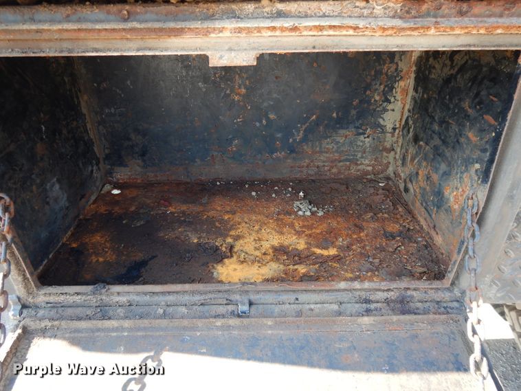 image for item DG7831 1998 Ford Louisville  flatbed truck