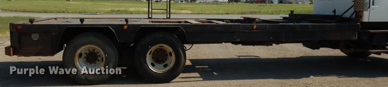 image for item DG7831 1998 Ford Louisville  flatbed truck
