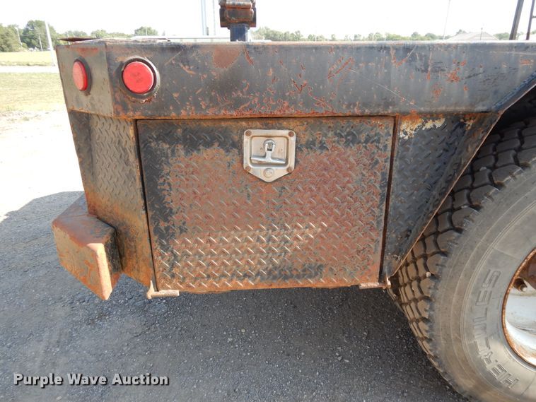 image for item DG7831 1998 Ford Louisville  flatbed truck