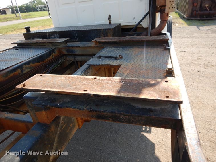 image for item DG7831 1998 Ford Louisville  flatbed truck