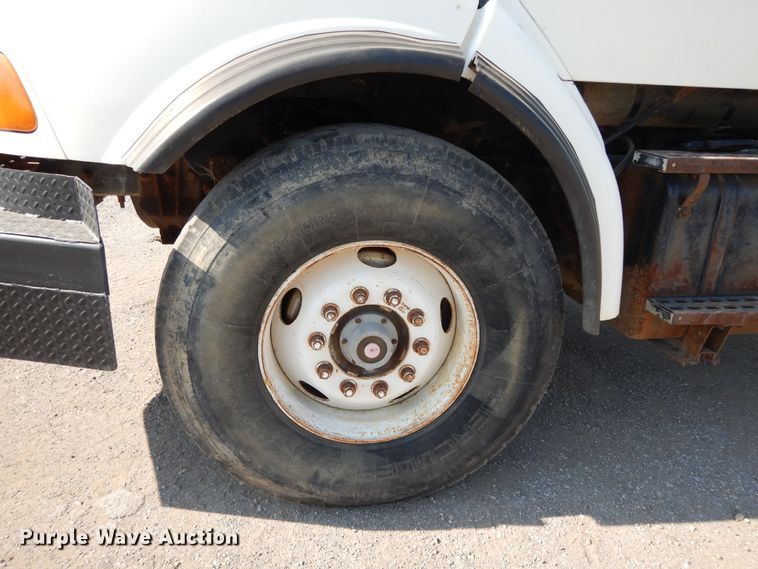 image for item DG7831 1998 Ford Louisville  flatbed truck