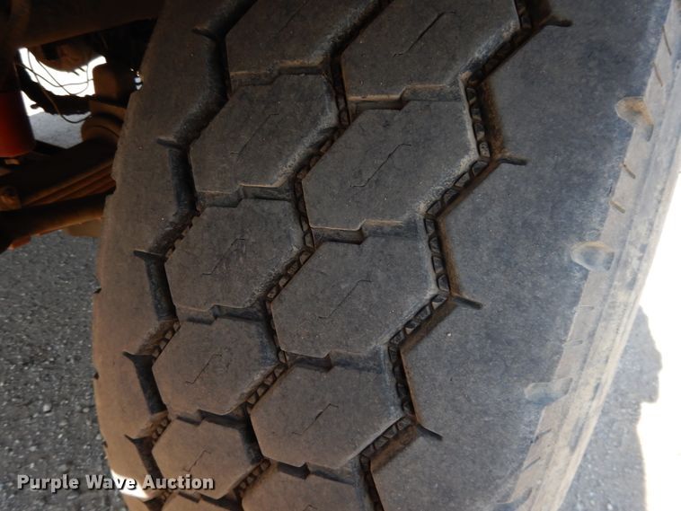 image for item DG7831 1998 Ford Louisville  flatbed truck